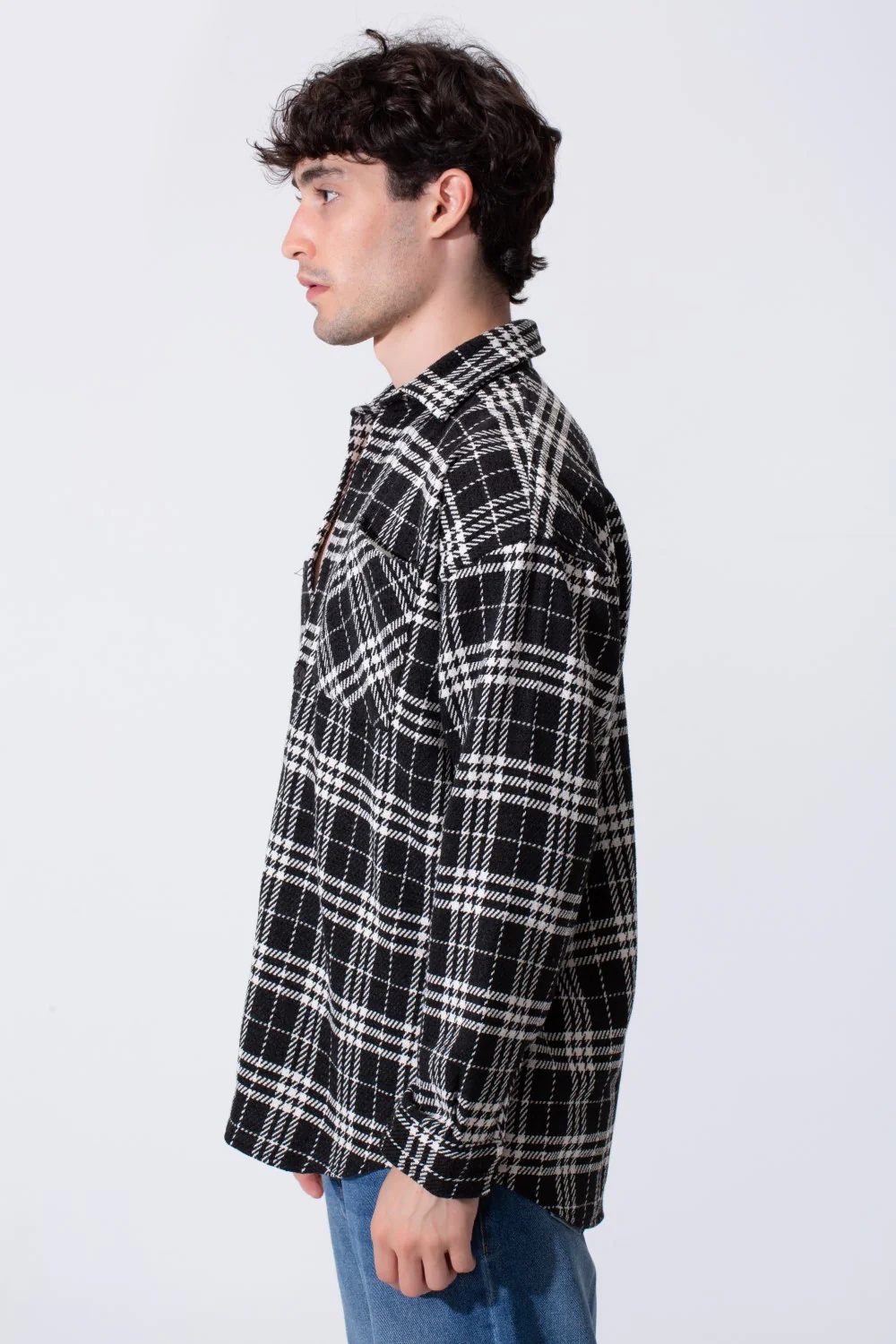 Men's Oversized Checked Shirt With Front Pocket And Long Sleeves - Image 3