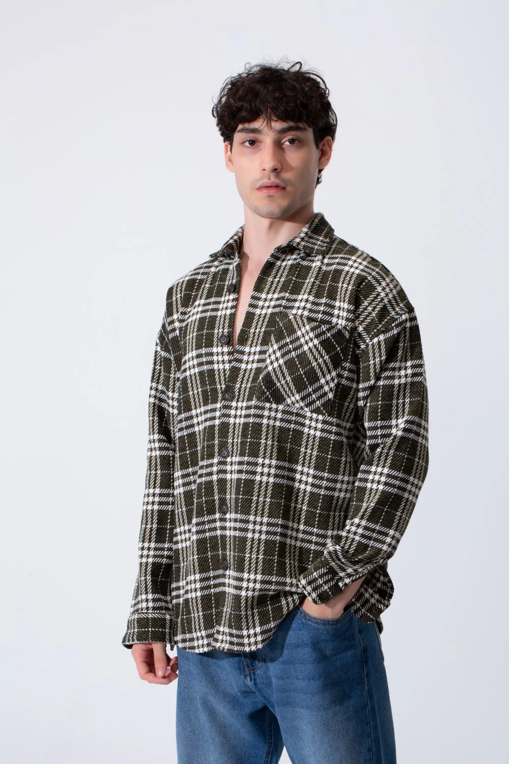 Men's Oversized Checked Shirt With Front Pocket And Long Sleeves - Image 9