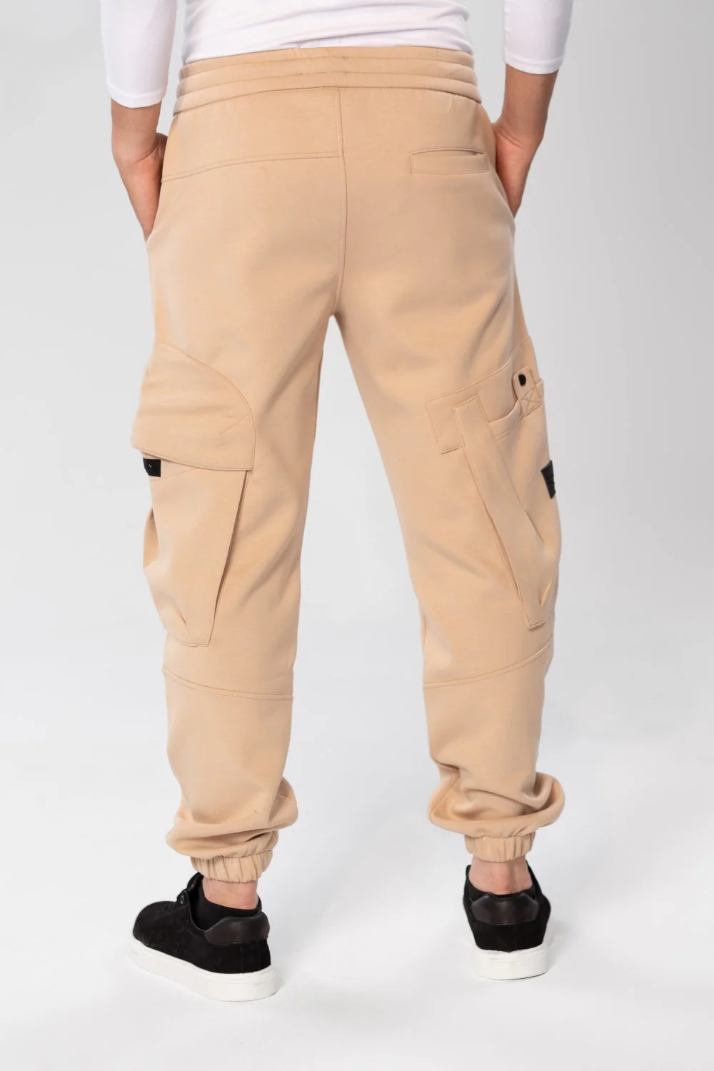 Men's Oversized Sweatpants With Drawstring In The Middle And Side Pockets - Image 2
