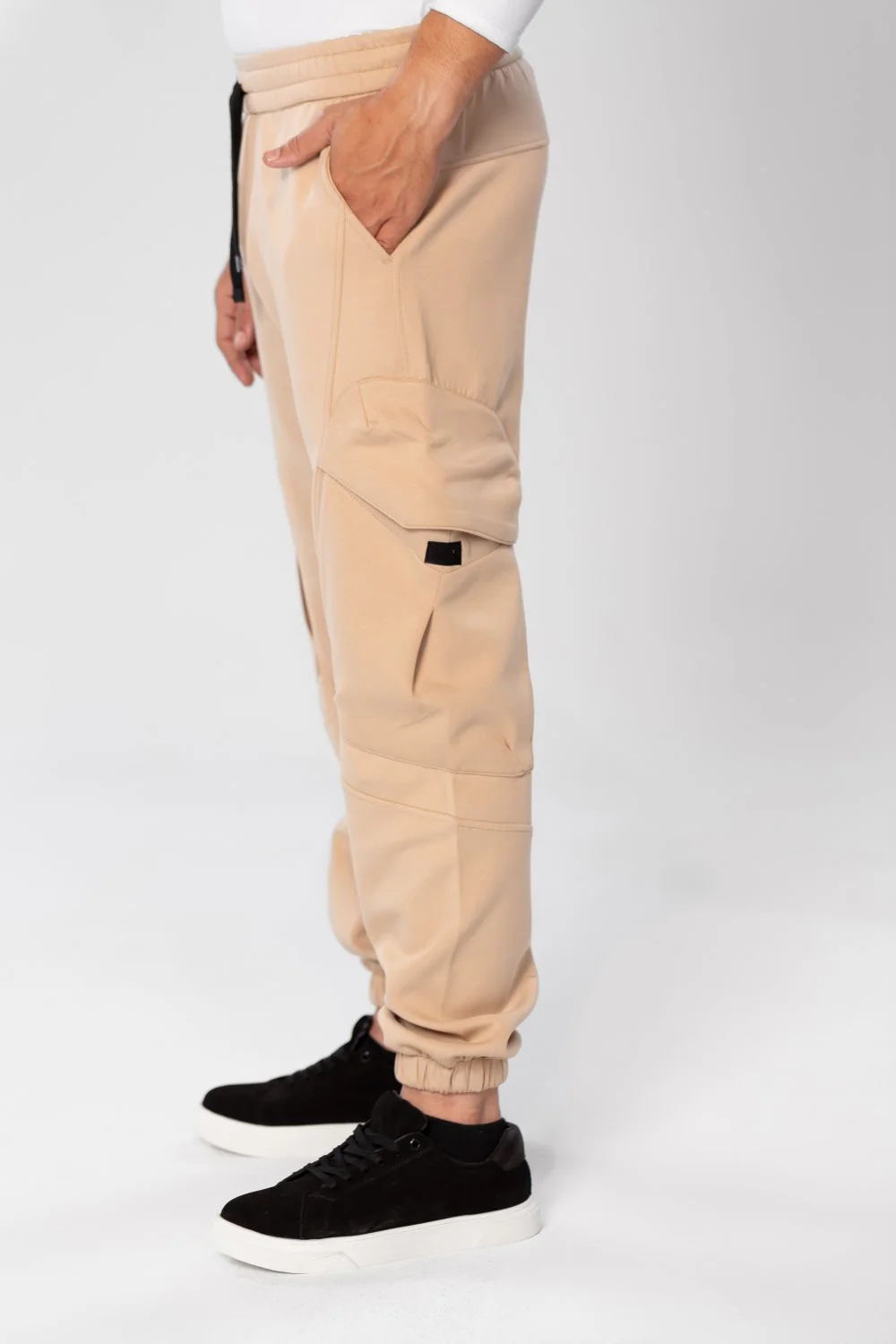 Men's Oversized Sweatpants With Drawstring In The Middle And Side Pockets - Image 3