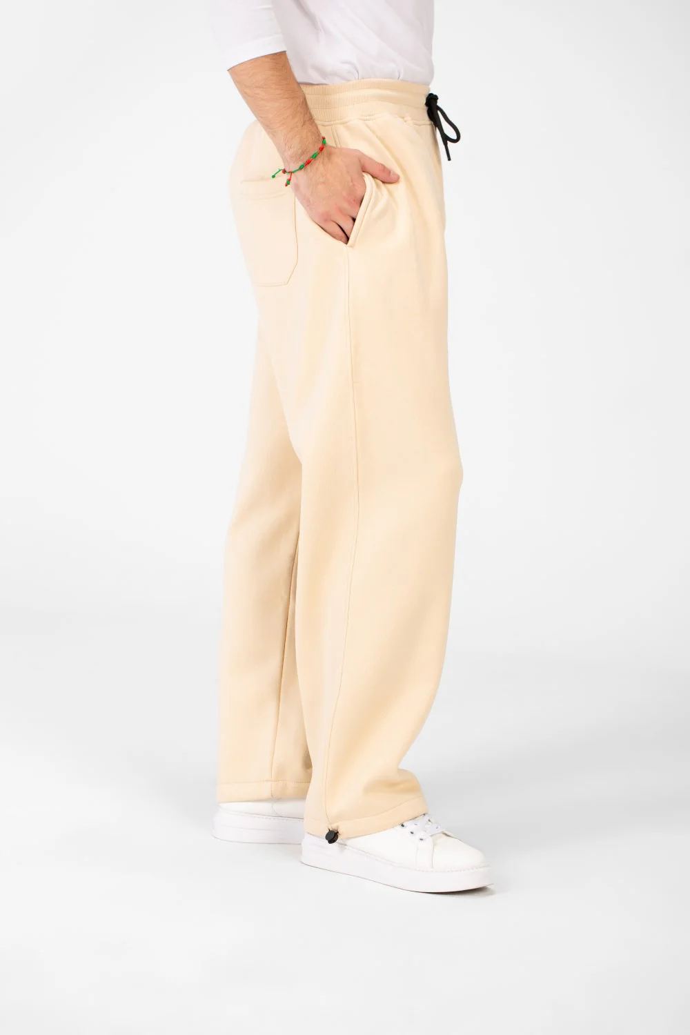 Men's Oversized Sweatpants With Drawstring Waist And Pockets - Image 3