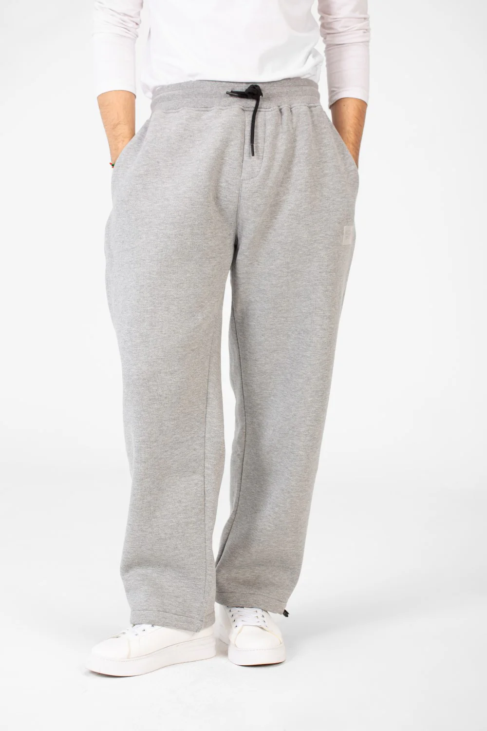 Men's Oversized Sweatpants With Drawstring Waist And Pockets - Image 5