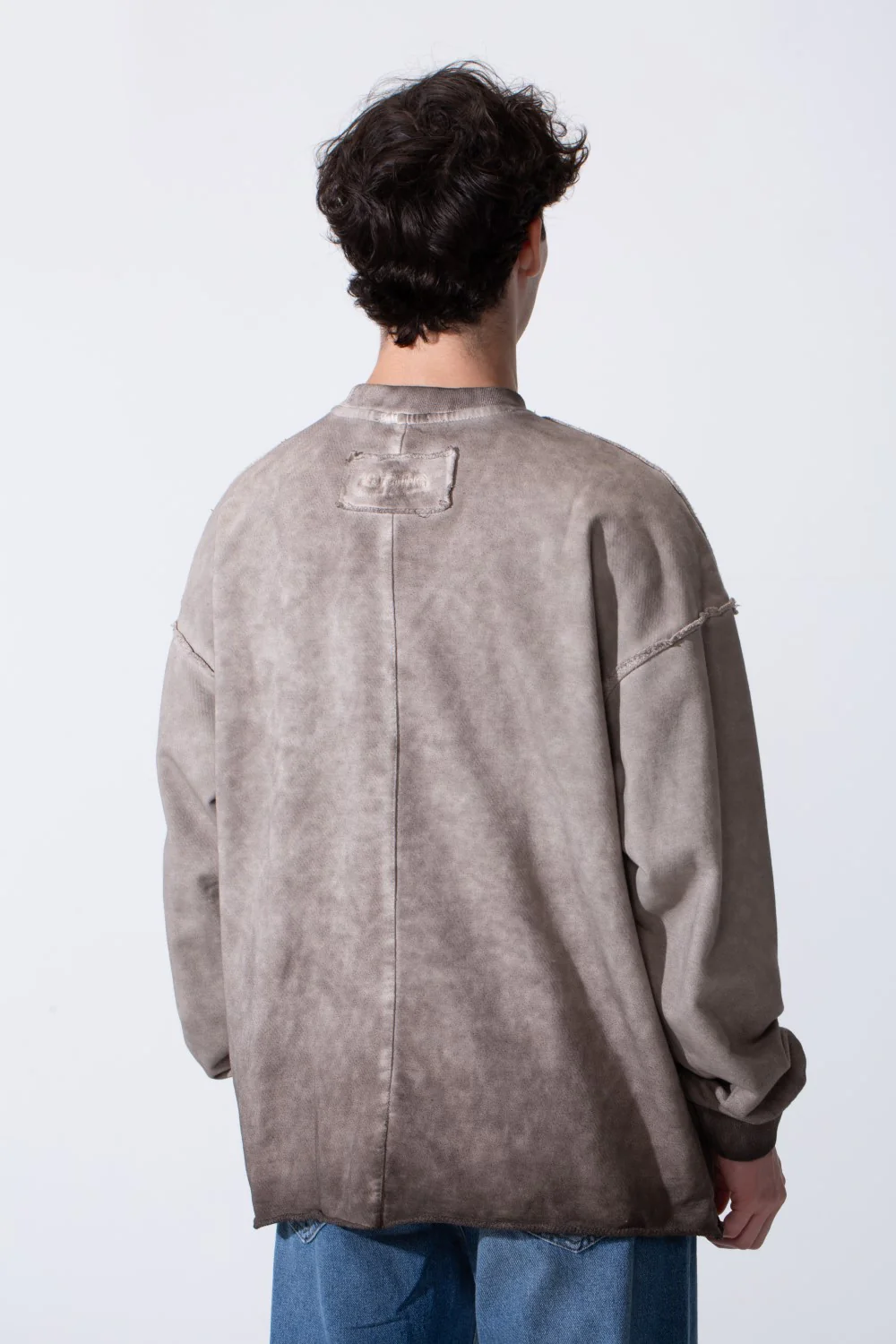 Men's Oversized Washed Sweatshirt With A Round Neck And Long Sleeves - Image 10