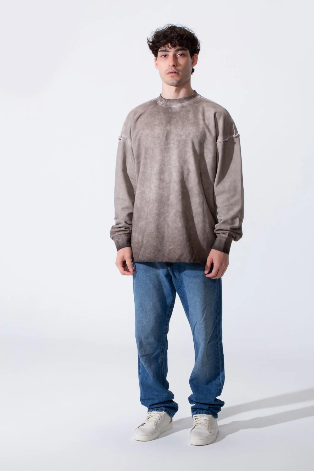 Men's Oversized Washed Sweatshirt With A Round Neck And Long Sleeves - Image 12
