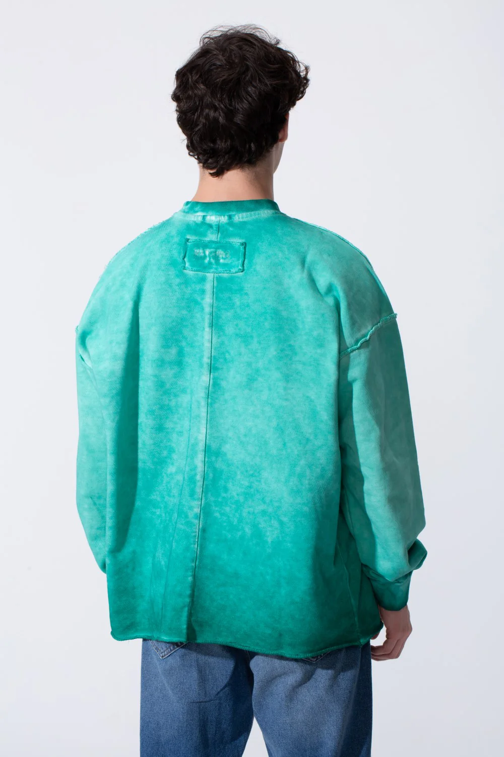 Men's Oversized Washed Sweatshirt With A Round Neck And Long Sleeves - Image 6