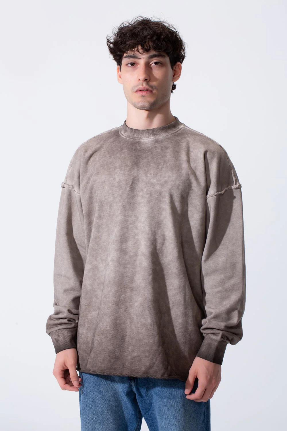 Men's Oversized Washed Sweatshirt With A Round Neck And Long Sleeves - Image 9