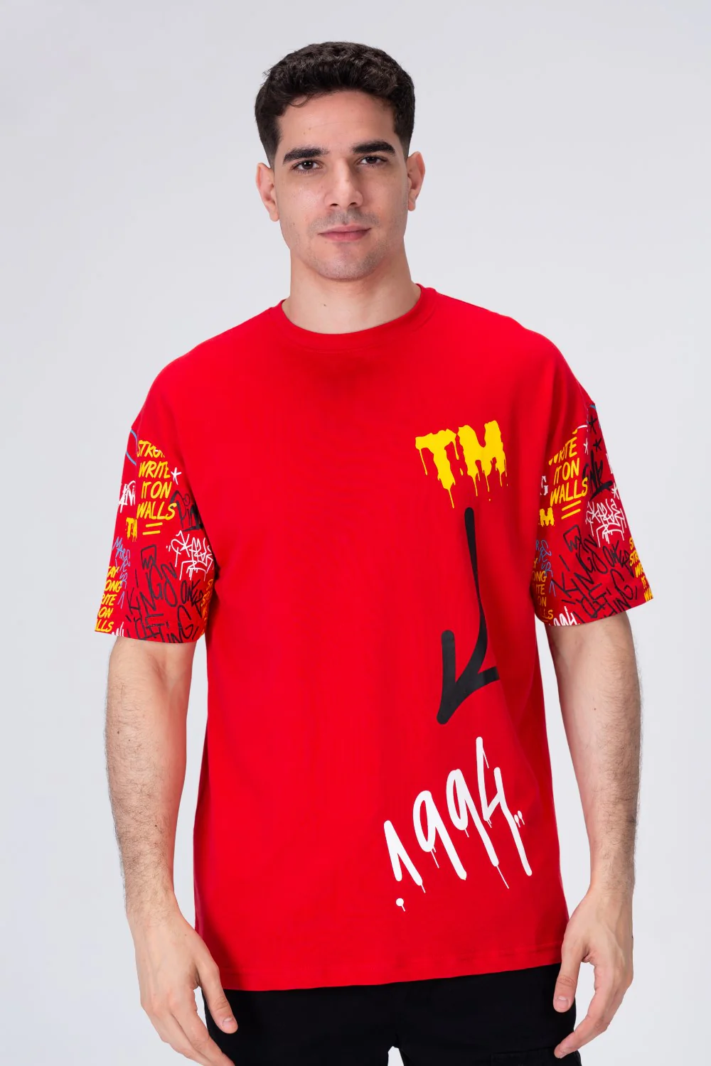 Mens Printed T-shirt With Distinctive Details And Practical Material