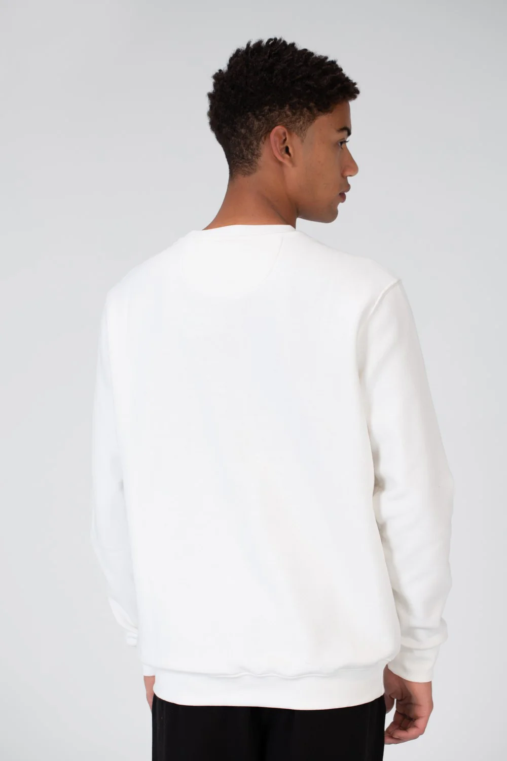 Men's Round Neck Sweatshirt With Text Print On The Front - Image 8