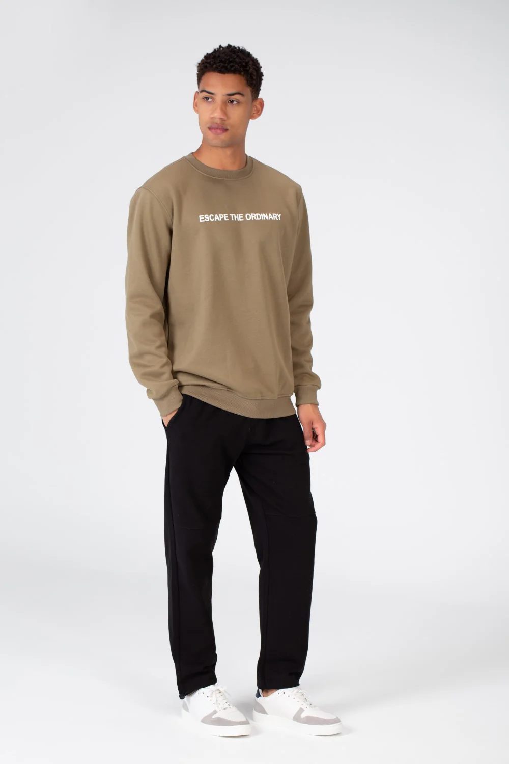 Men's Round Sweatshirt With Long Sleeves And Front Print - Image 9