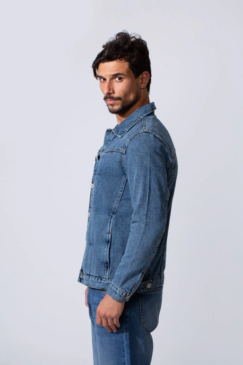 Men's Slim Fit Jeans Denim Jacket With Essential Details And Long Sleeves - Image 3
