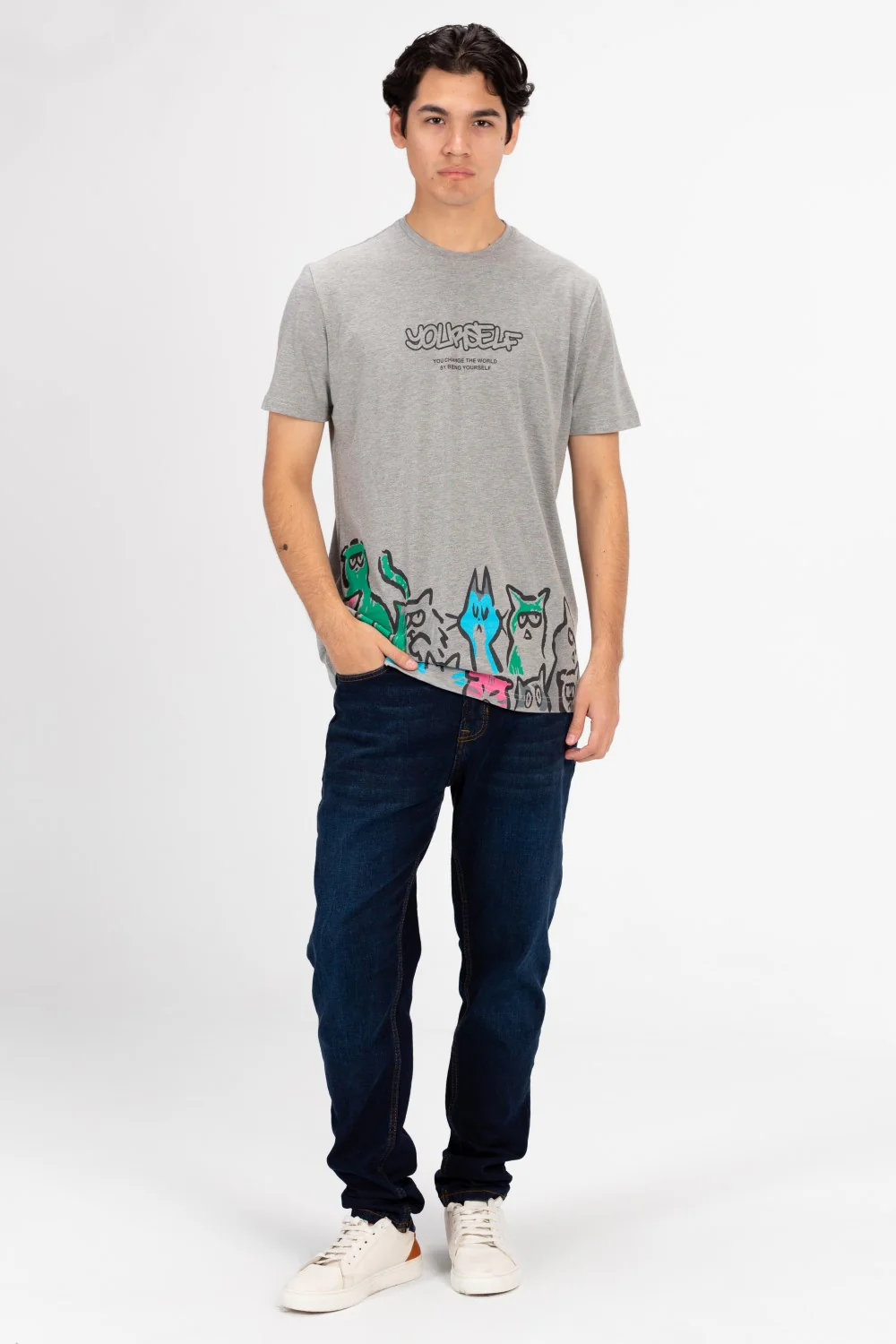 Men's Slim Fit T-shirt With Round Neck And Front Print - Image 7