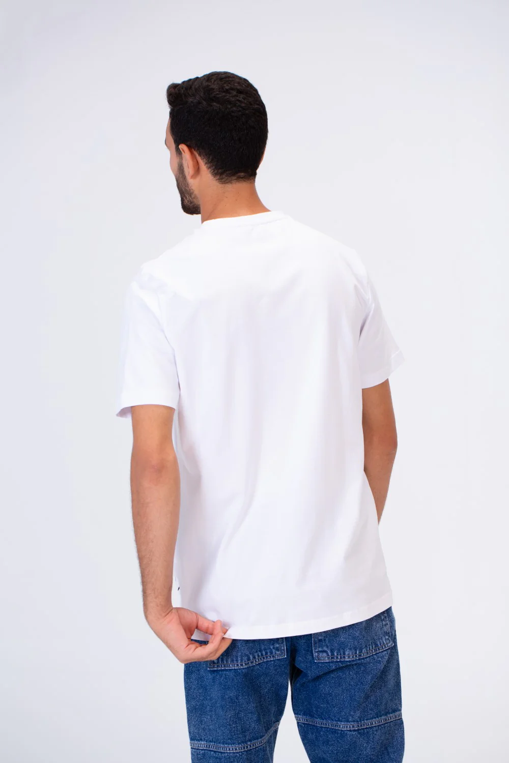 Men's Slim Fit T-shirt With Round Neck And Front Print - Image 9