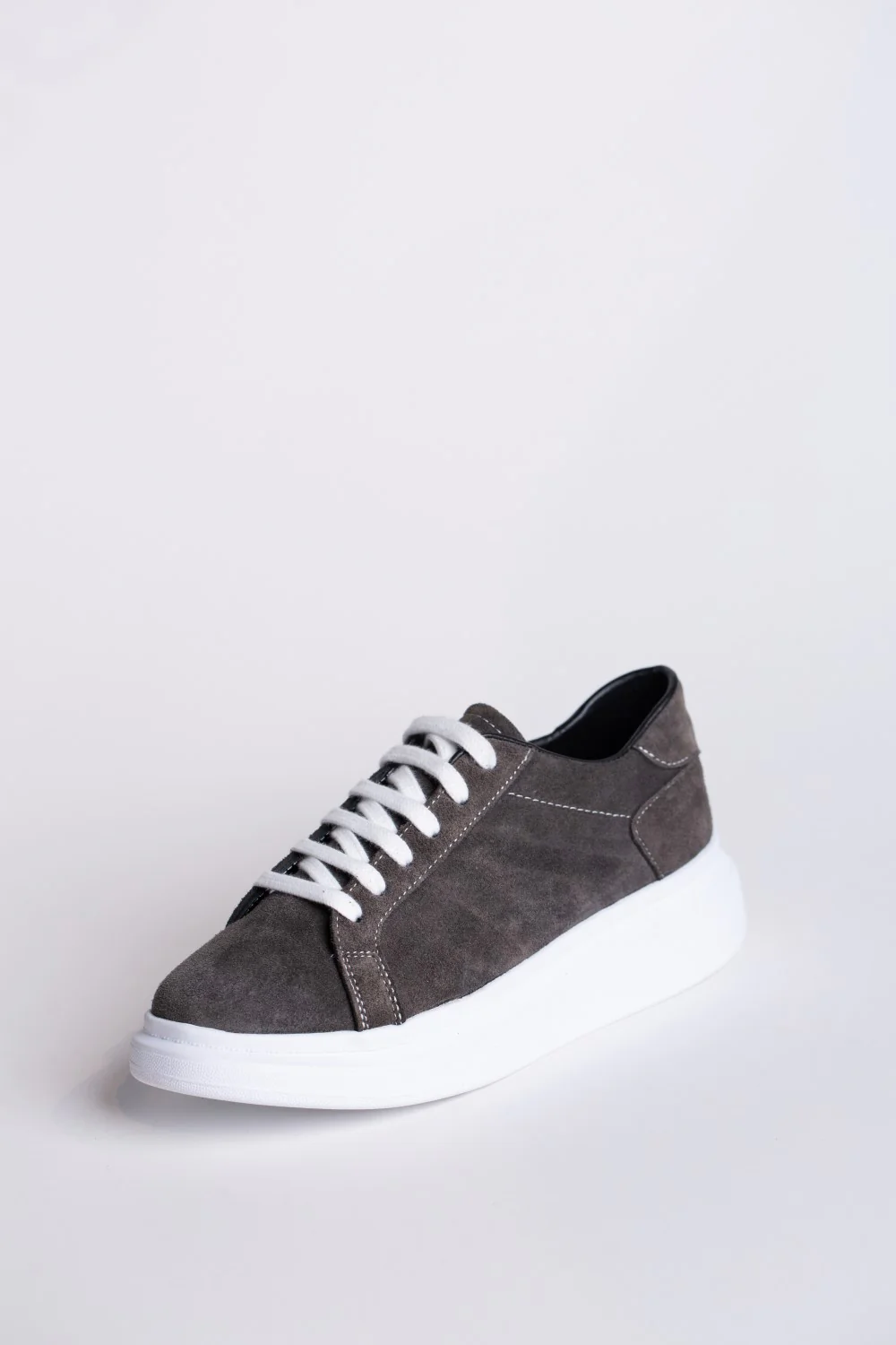 Men's Suede Sneakers With A Simple Design And Laces - Image 3