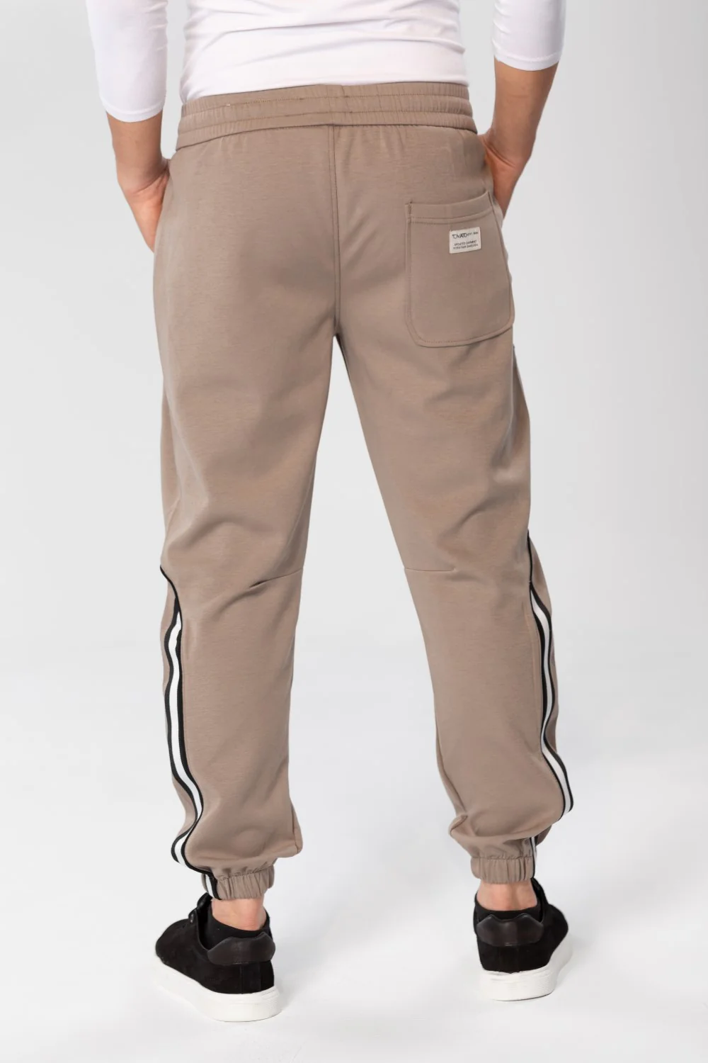 Men's Sweatpants With A Modern Fit And A Text Print On The Side - Image 10