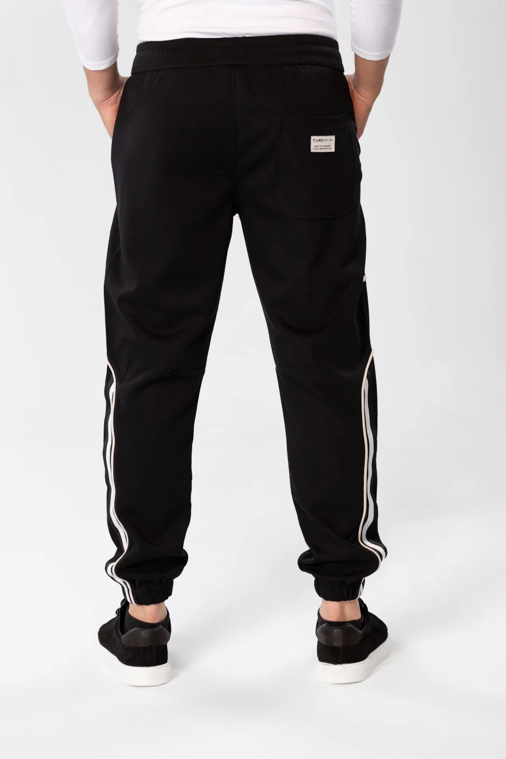 Men's Sweatpants With A Modern Fit And A Text Print On The Side - Image 2
