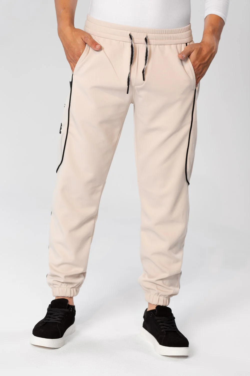 Men's Sweatpants With A Modern Fit And A Text Print On The Side - Image 5