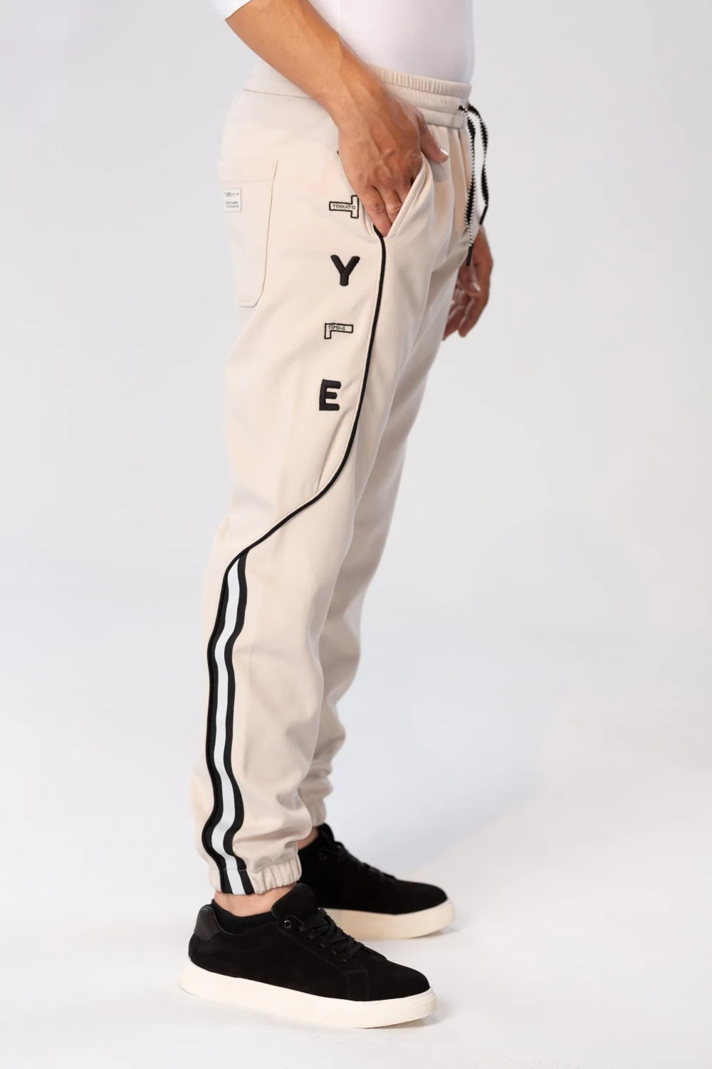 Men's Sweatpants With A Modern Fit And A Text Print On The Side - Image 7
