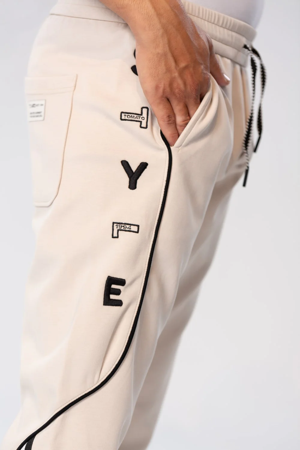 Men's Sweatpants With A Modern Fit And A Text Print On The Side - Image 8