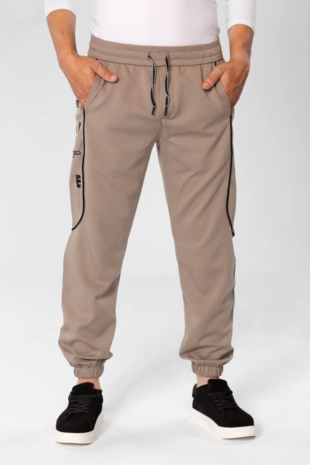 Men's Sweatpants With A Modern Fit And A Text Print On The Side - Image 9
