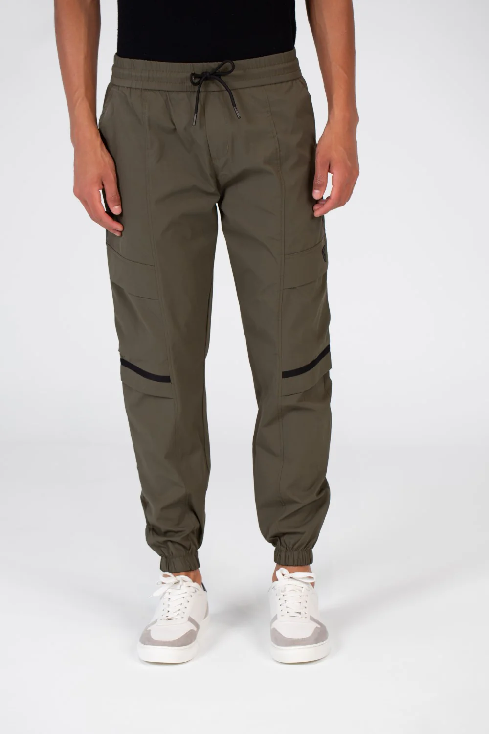 Men's Sweatpants With Basic Details And A Modern Cut - Image 12