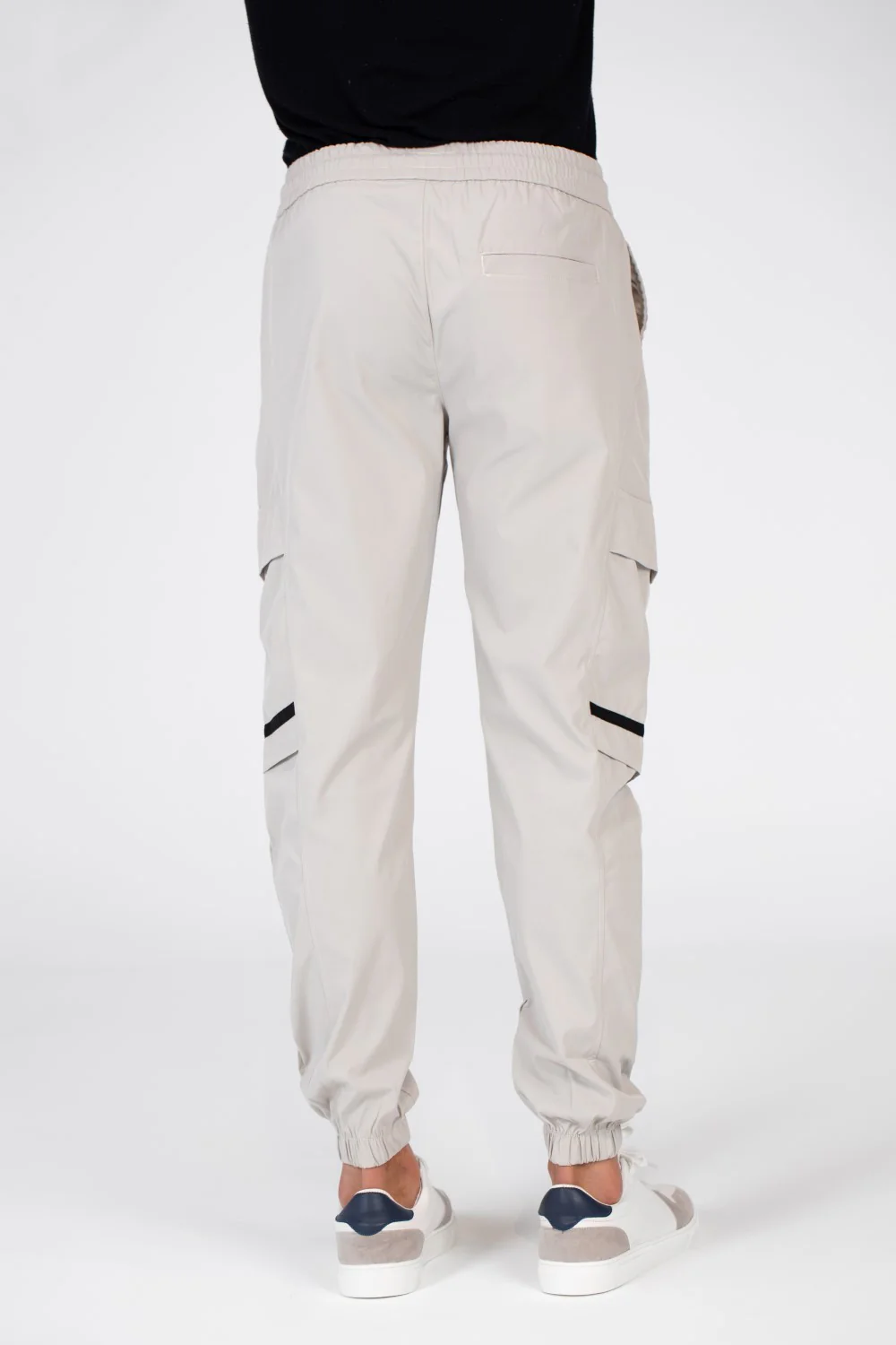 Men's Sweatpants With Basic Details And A Modern Cut - Image 14
