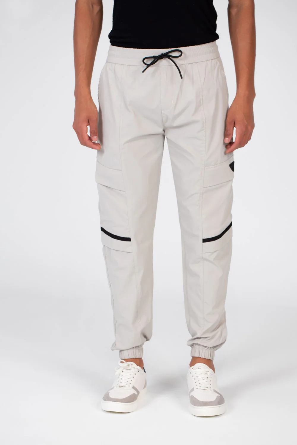 Men's Sweatpants With Basic Details And A Modern Cut - Image 16