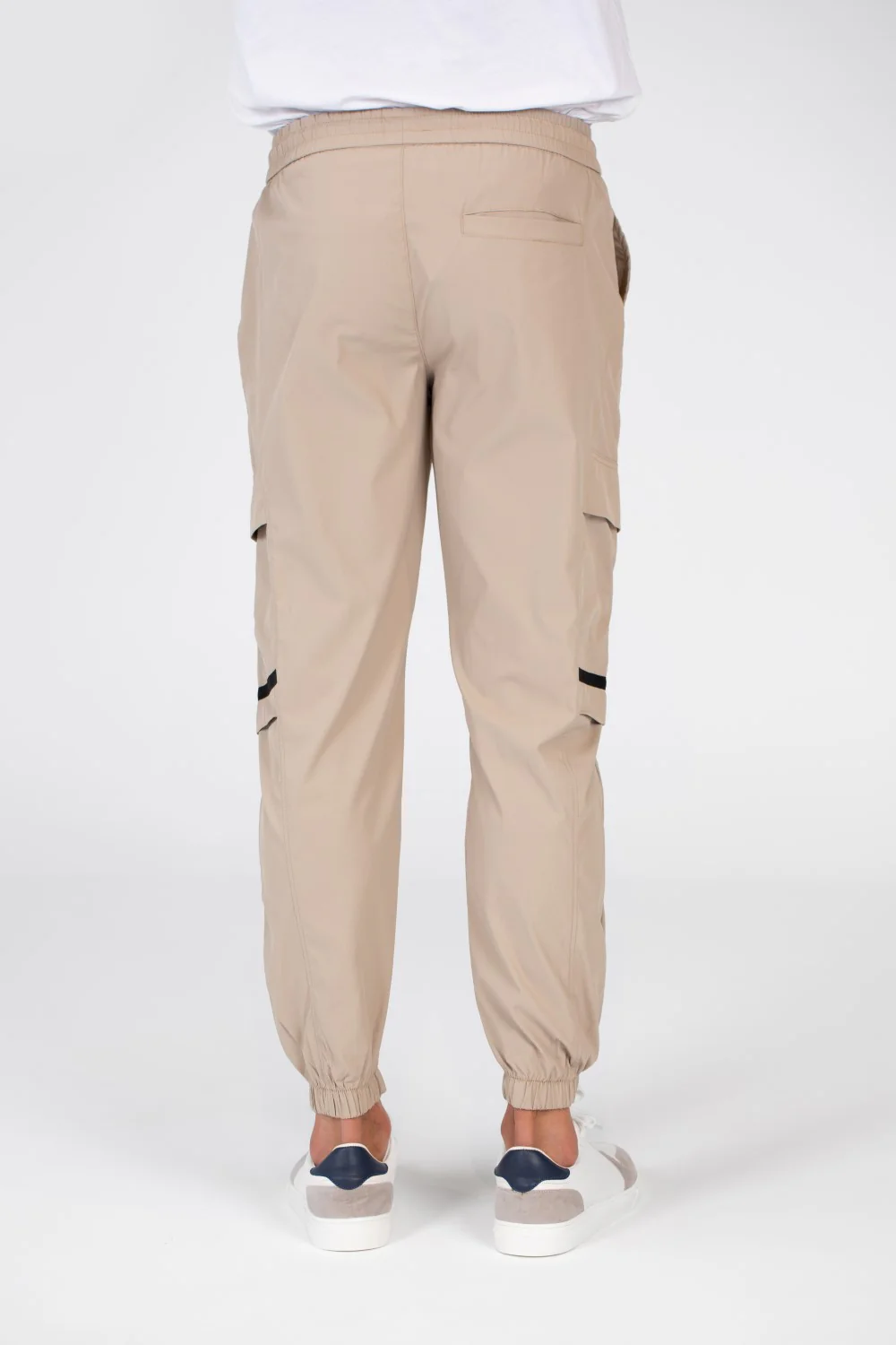 Men's Sweatpants With Basic Details And A Modern Cut - Image 2