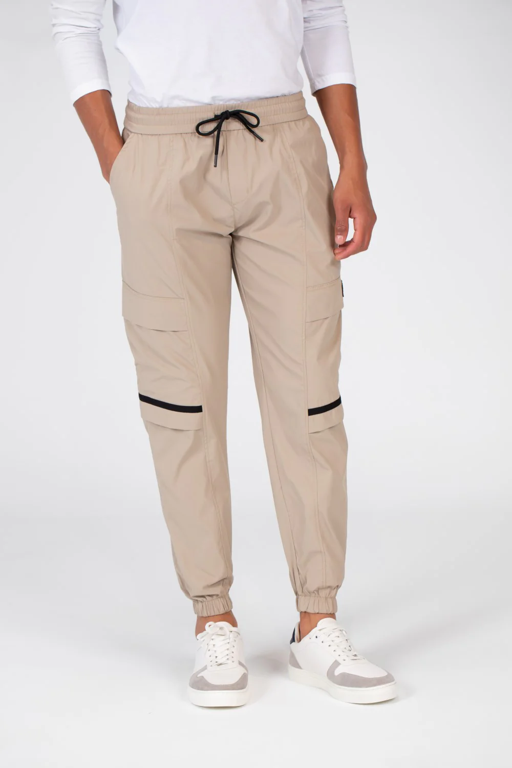 Men's Sweatpants With Basic Details And A Modern Cut - Image 4