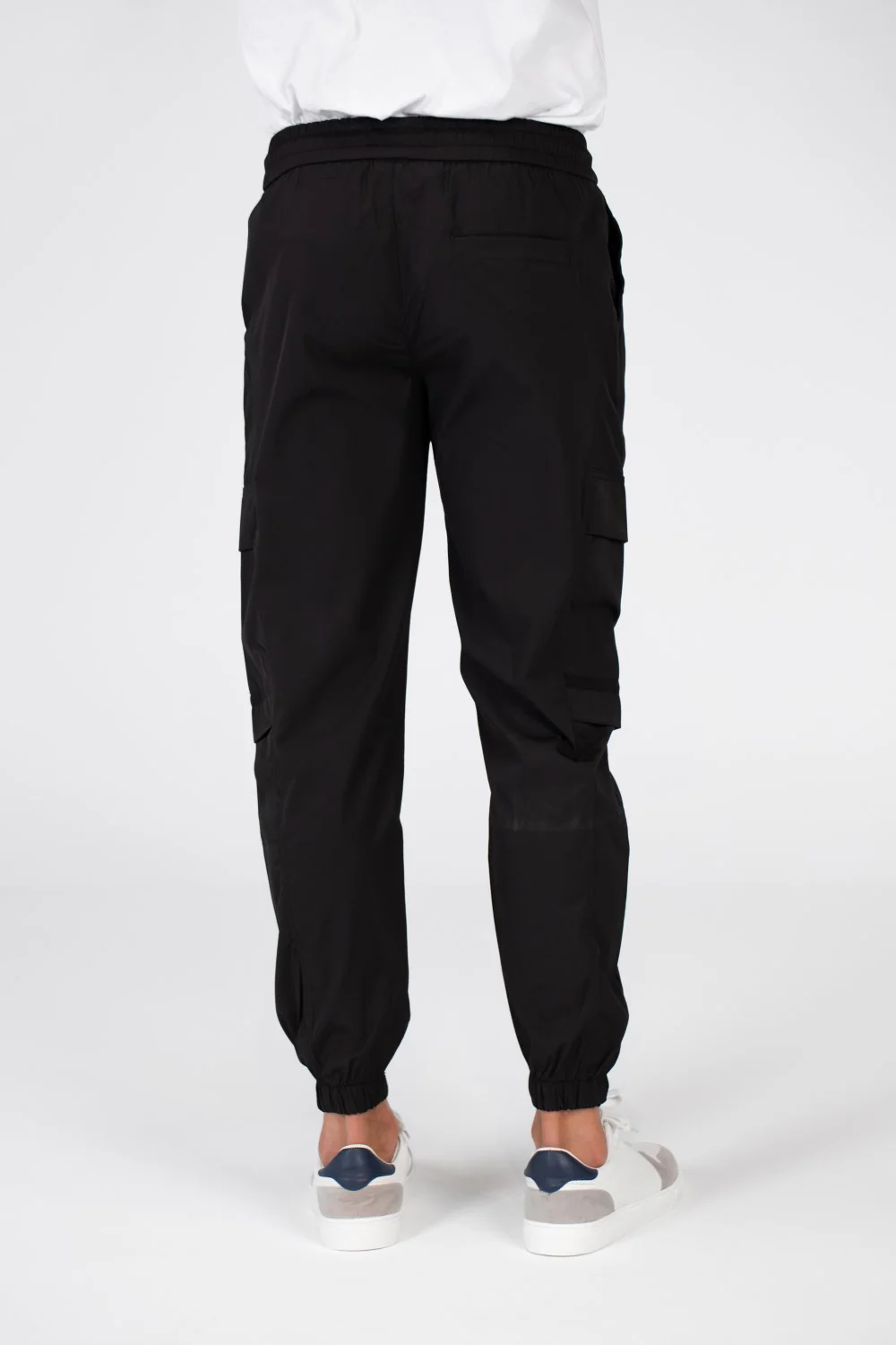 Men's Sweatpants With Basic Details And A Modern Cut - Image 6