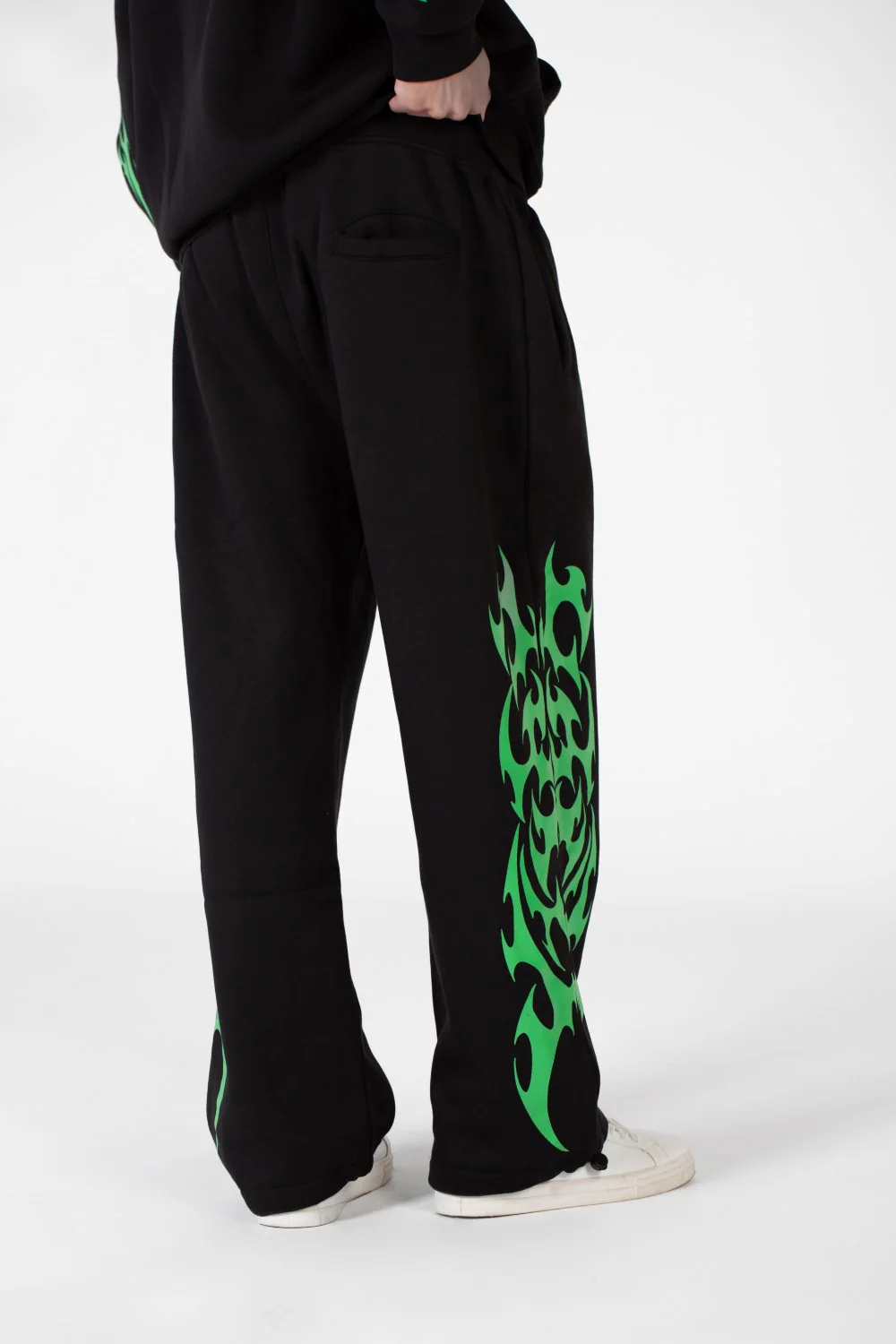 Men's Sweatpants With Elastic Waist And Back Pocket - Image 5