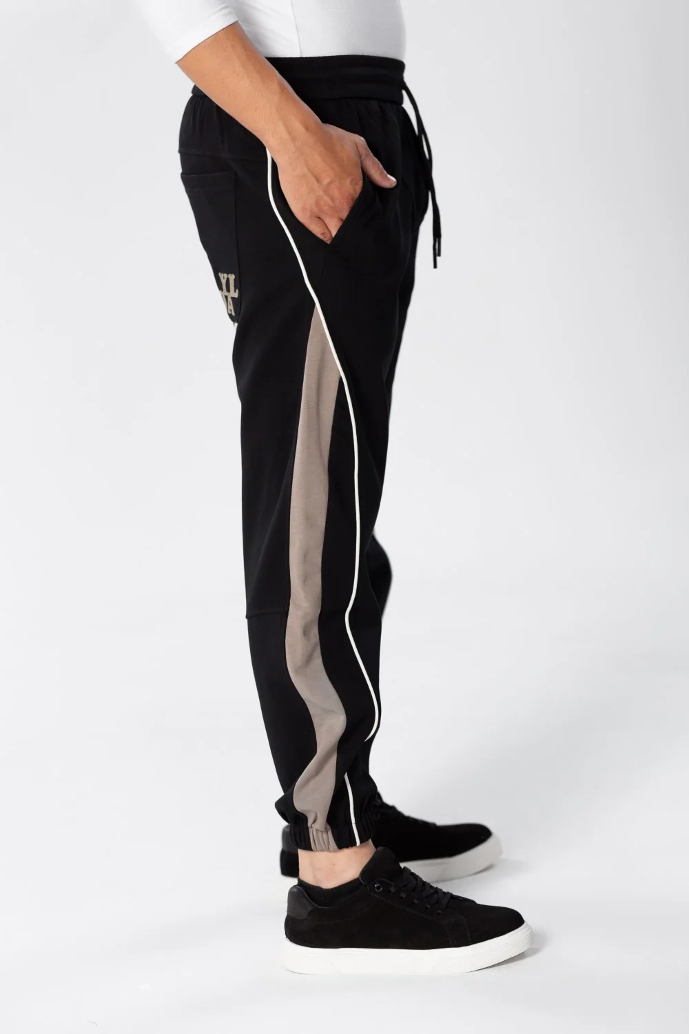 Men's Sweatpants With Elastic Waistband In The Middle And Different sides Color - Image 3
