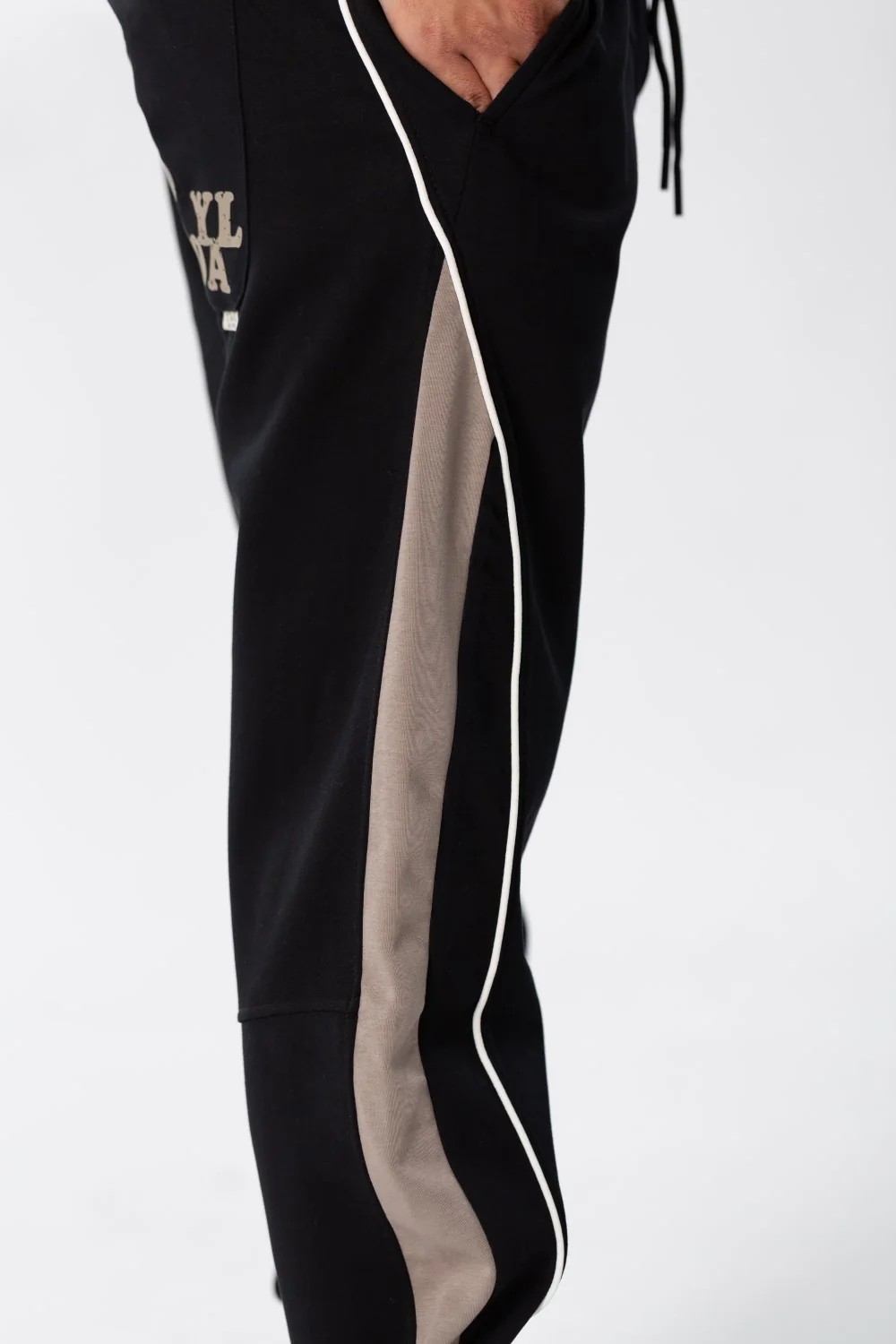 Men's Sweatpants With Elastic Waistband In The Middle And Different sides Color - Image 4