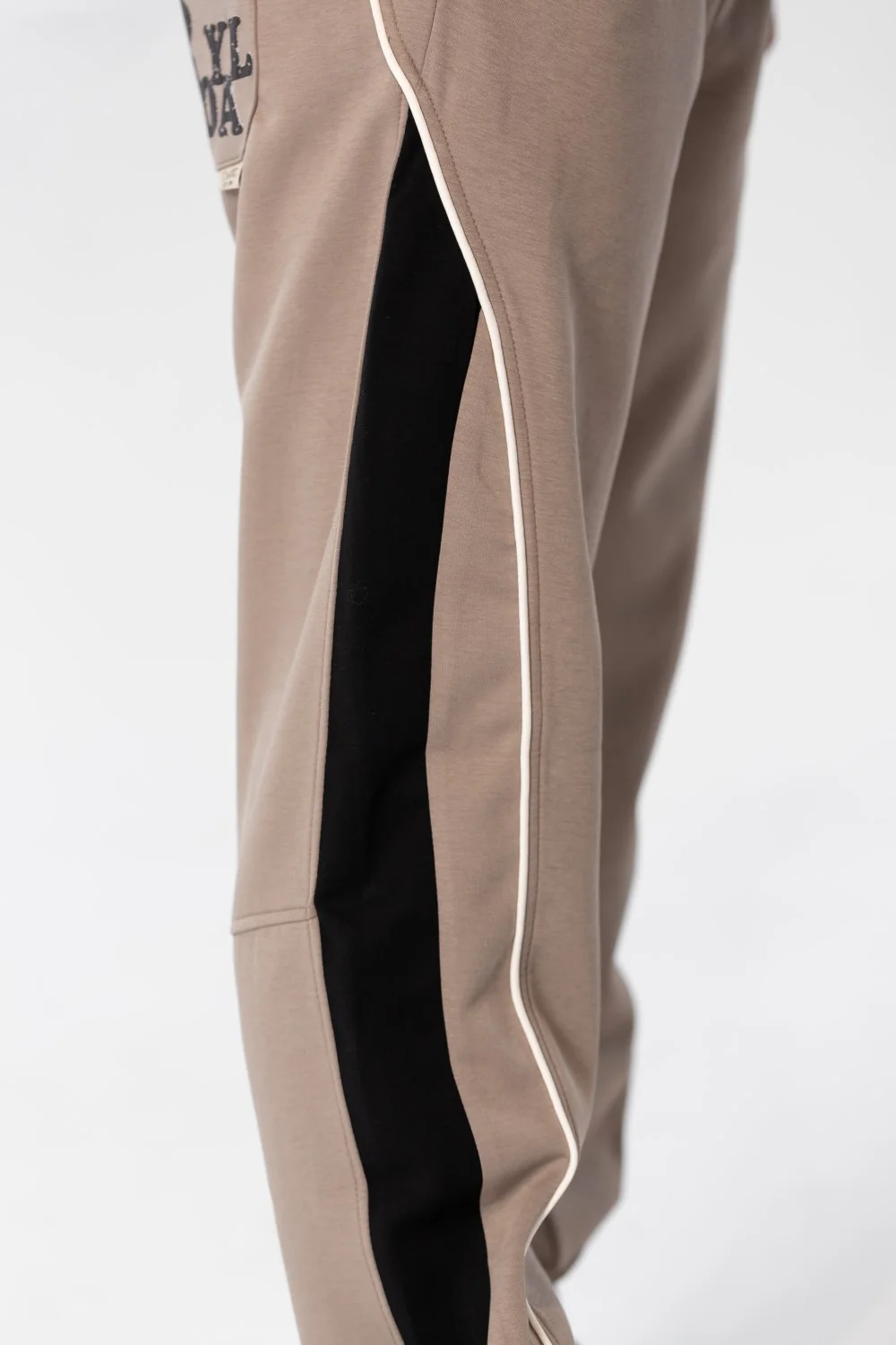 Men's Sweatpants With Elastic Waistband In The Middle And Different sides Color - Image 8