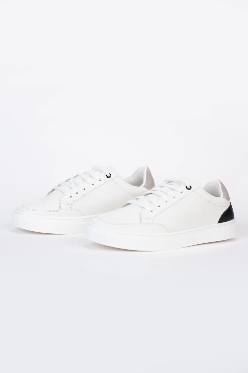 Mens Tomato Lace Up Sports Shoes Made Of High Quality Material In White