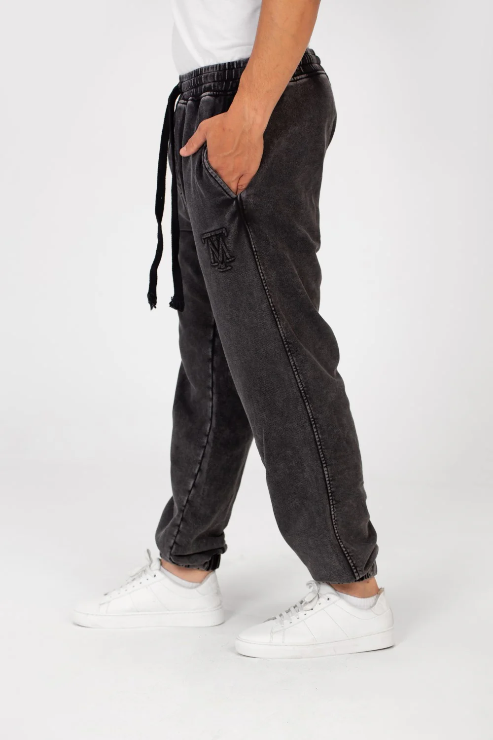 Men's Tomato Oversized Sweatpants With Modern Cut And Pockets - Image 4