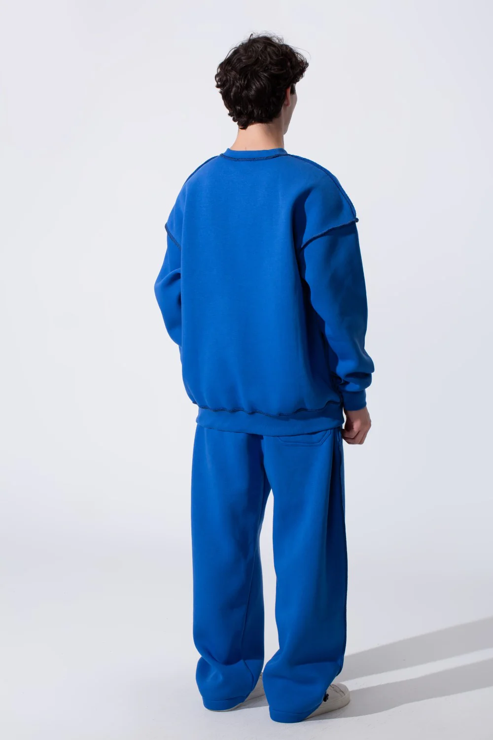 Men's Tomato Store Oversized Classic Crew Neckline Exposed Contrast Stitching Details Outfit - Image 2