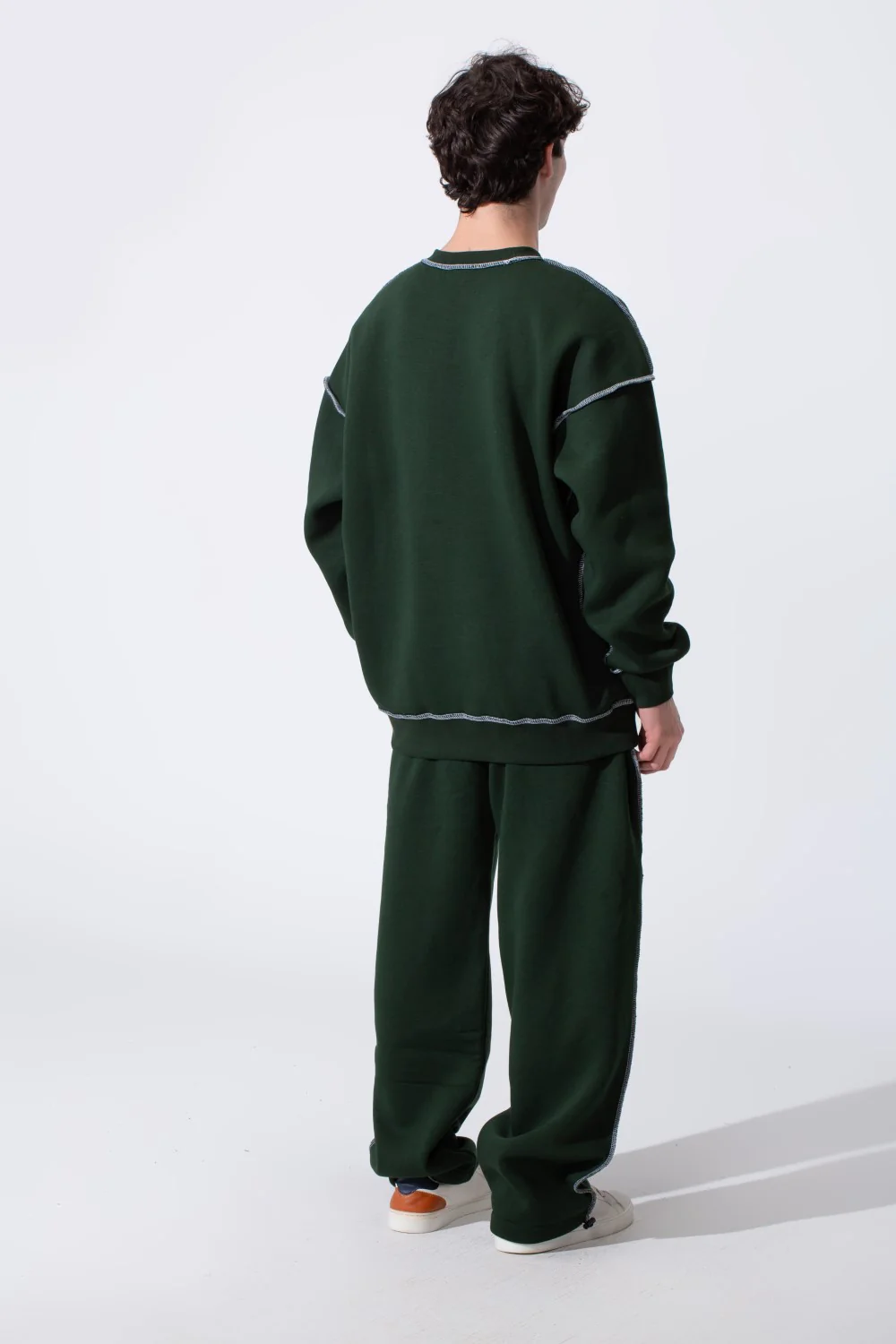 Men's Tomato Store Oversized Classic Crew Neckline Exposed Contrast Stitching Details Outfit - Image 6