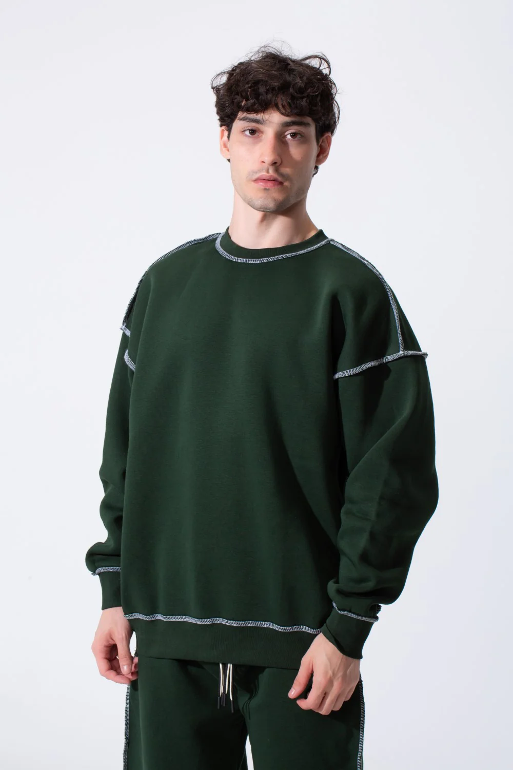 Men's Tomato Store Oversized Classic Crew Neckline Exposed Contrast Stitching Details Outfit - Image 7