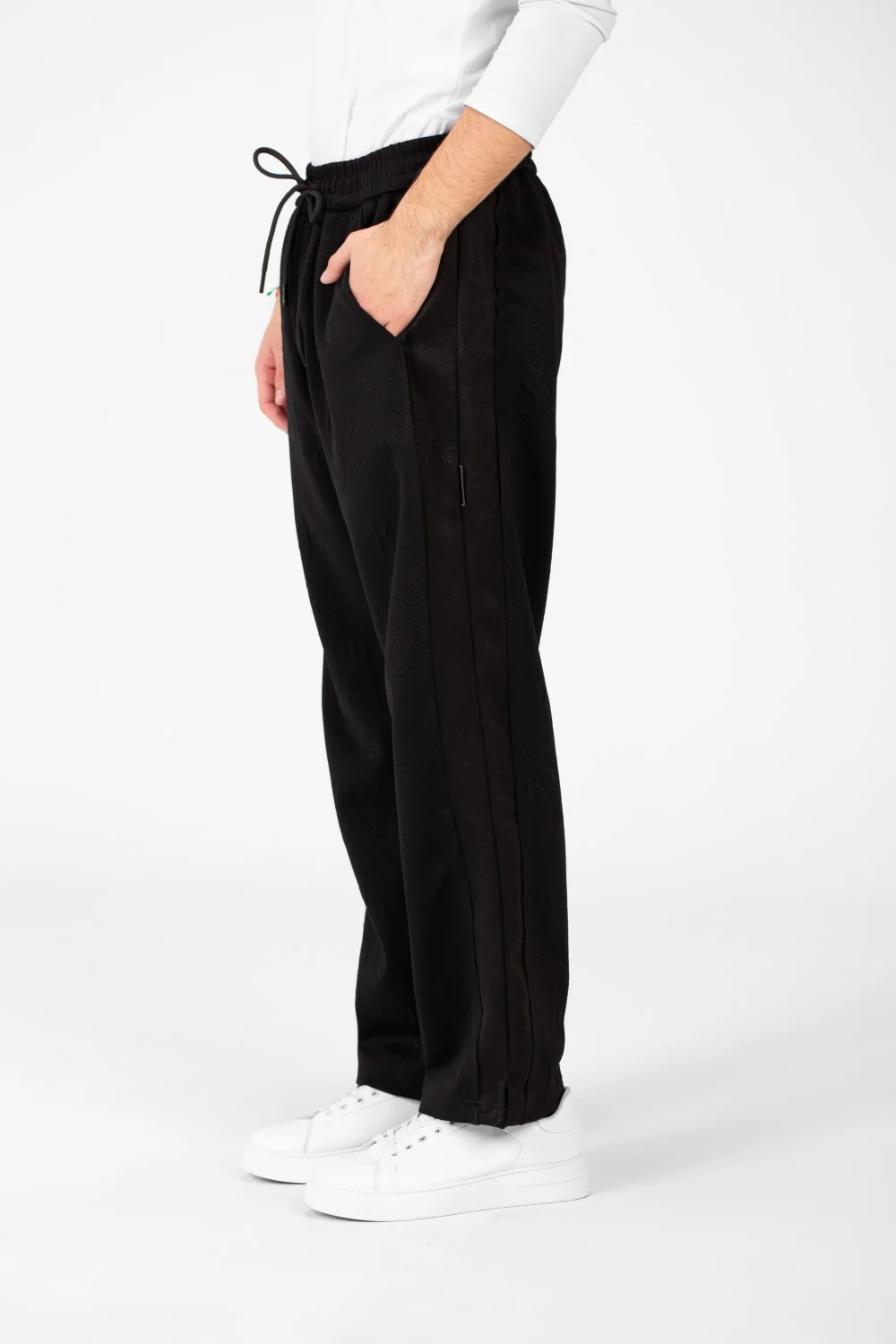 Men's Tomato Sweatpants With Elastic Waist In A Modern Fit - Image 4