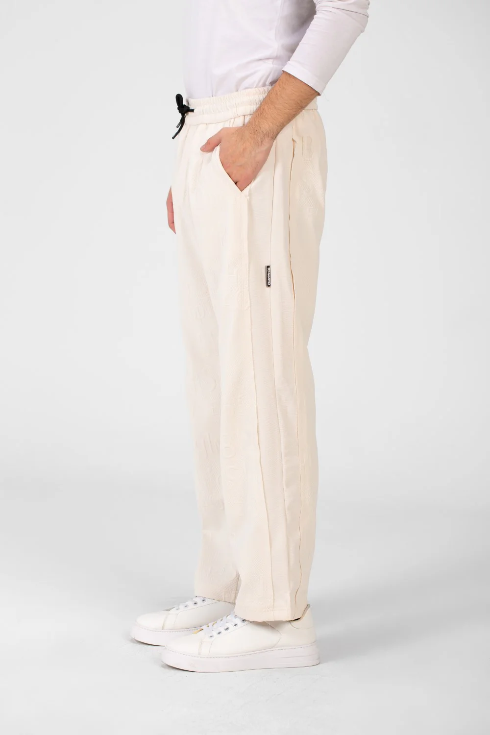 Men's Tomato Sweatpants With Elastic Waist In A Modern Fit - Image 8