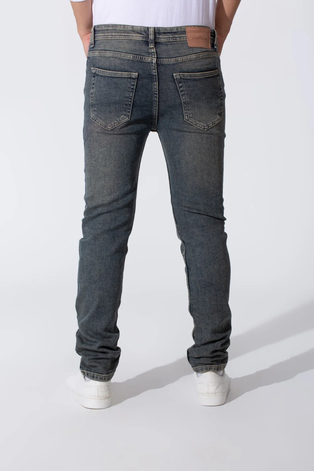 Men's Used Slim Fit Tomato Five Pocket Modern Jeans - Image 2