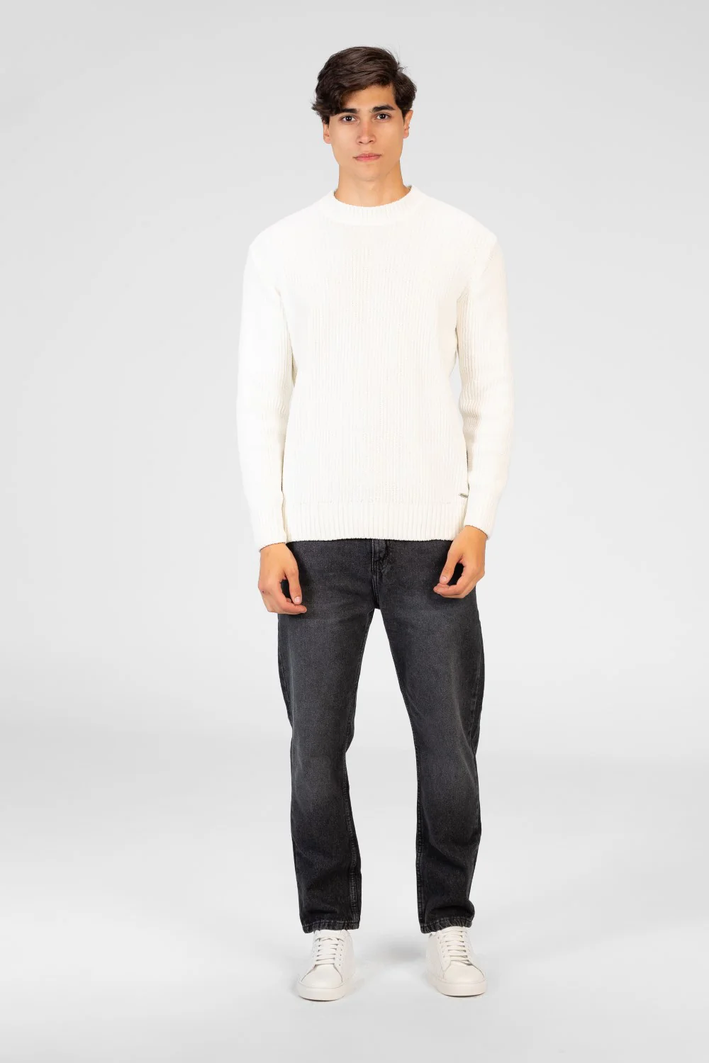 Men's Velvet Pullover With Round Neck And Long Sleeves - Image 36