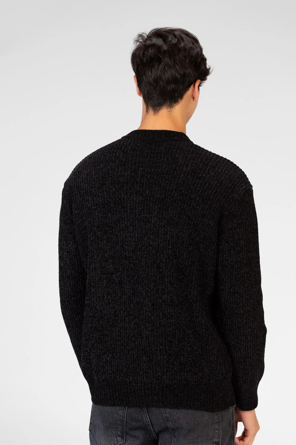Men's Velvet Pullover With Round Neck And Long Sleeves - Image 6