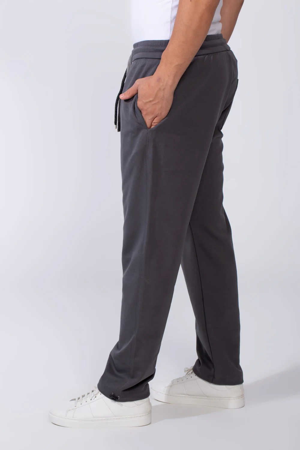 Men's Elastic Waistband With Practical Side Pockets Wide Leg Sweatpants - Image 4
