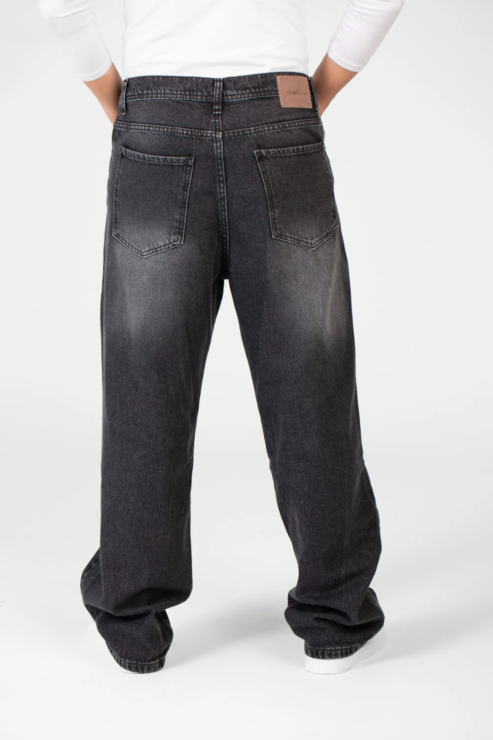 Men's Wide Leg Jeans Pants With Front Button Closure - Image 10