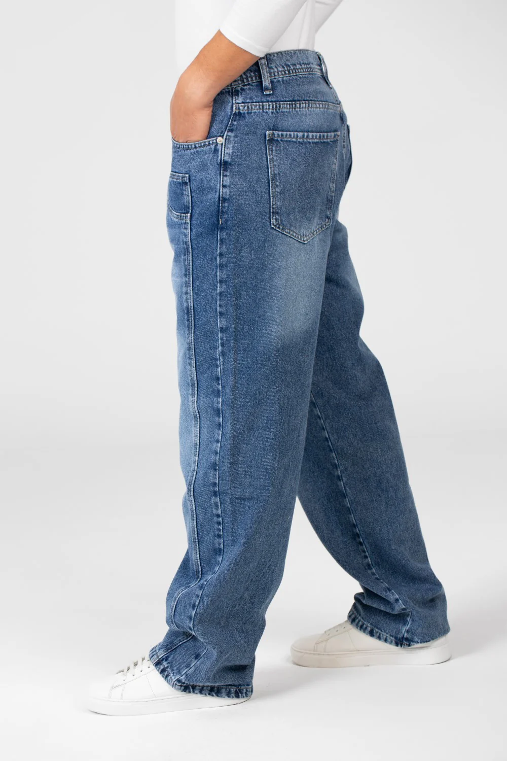 Men's Wide Leg Jeans Pants With Front Button Closure - Image 4