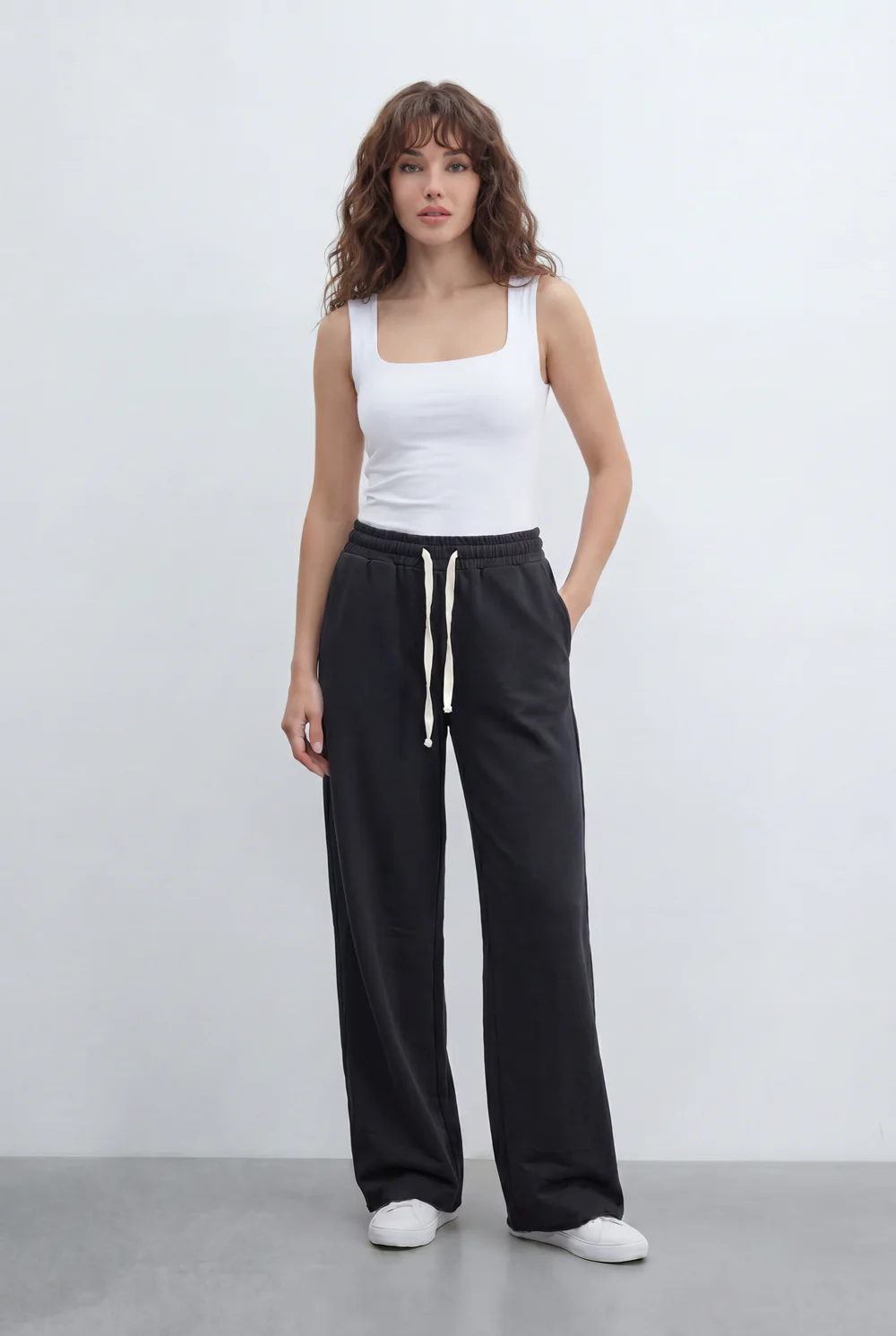 Women’s Tomato Store Fluid Lounge Sweatpants With Smooth Solid Surface Plain Dye Texture - Image 4