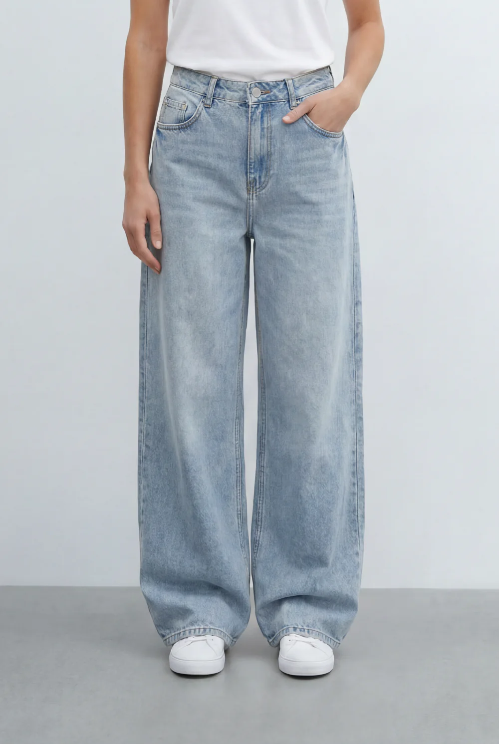 Women’s Tomato Store Ultra Wide Leg Jeans Pants Light Vintage Wash Relaxed Full Length Silhouette